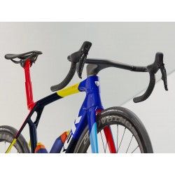 Trek MADONE SLR 9 Di2 Gen 8 - Carbon Road Bike - 2025 - Team Replica