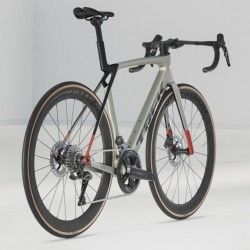 Trek MADONE SL 7 GEN 8 - Carbon Road Bike - 2025